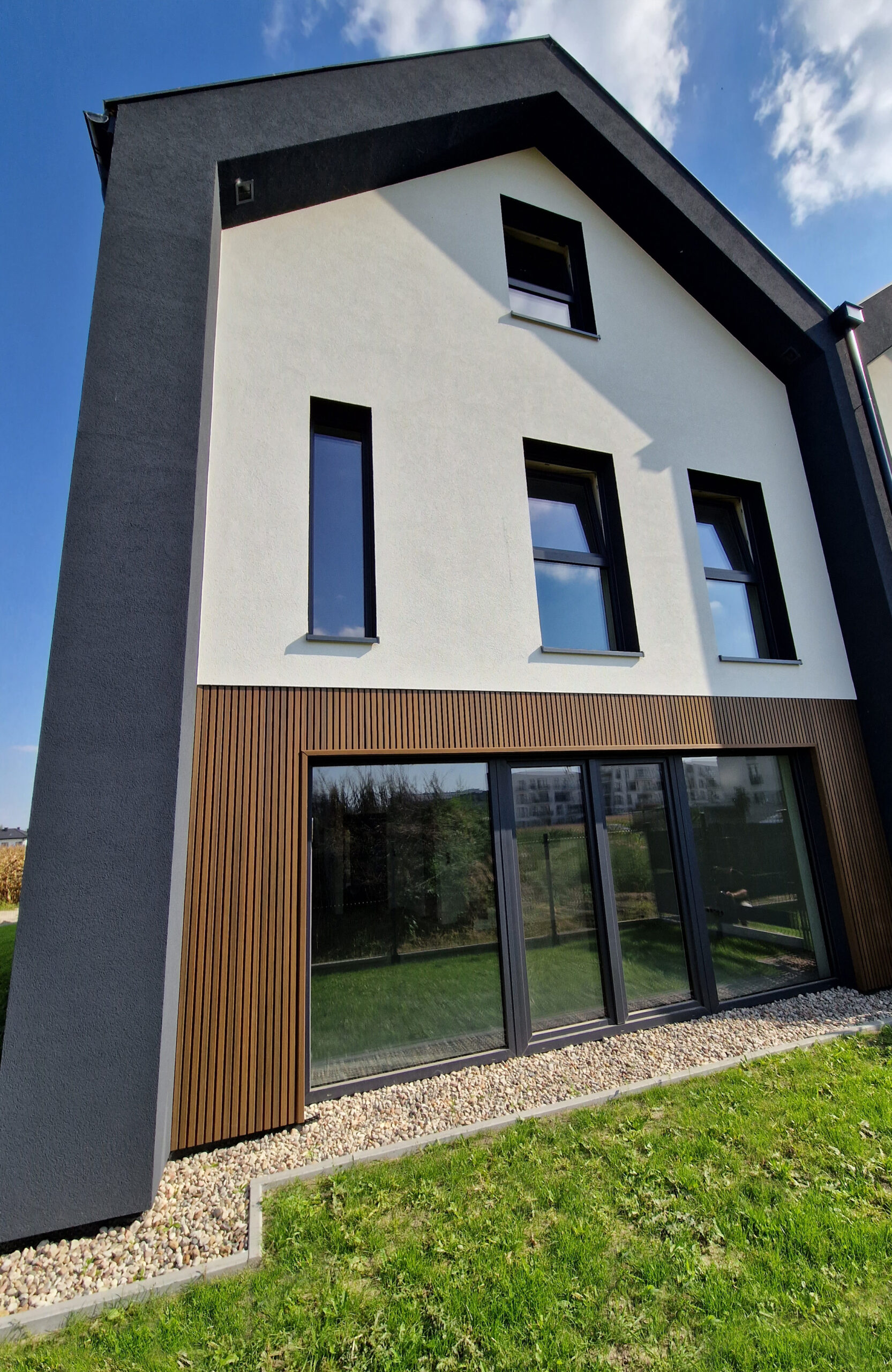 Legro-facade fs15-teak-Poland-Ożarów Mazowiecki-facade