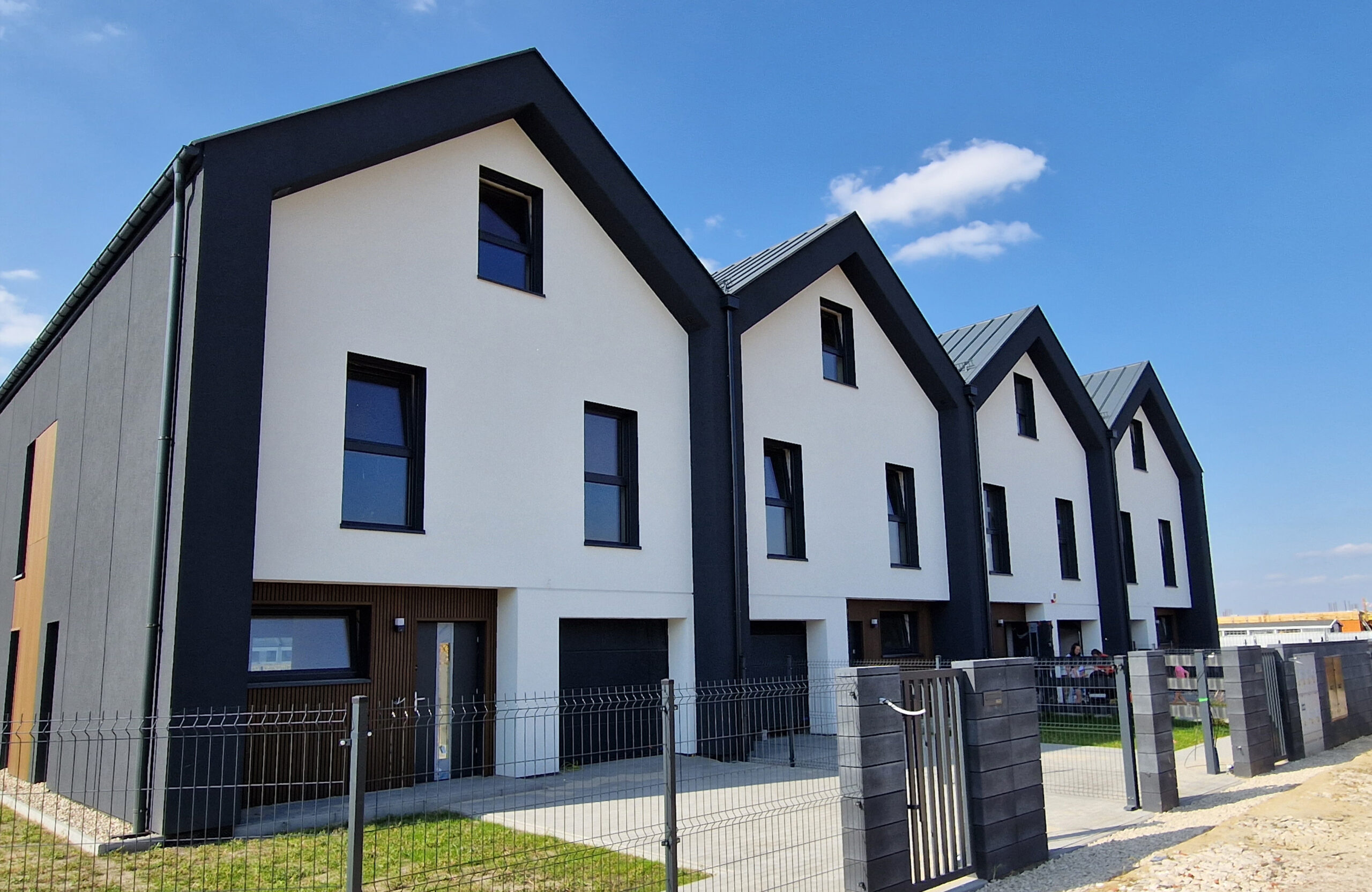 Legro-facade fs15-teak-Poland-Ożarów Mazowiecki-facade