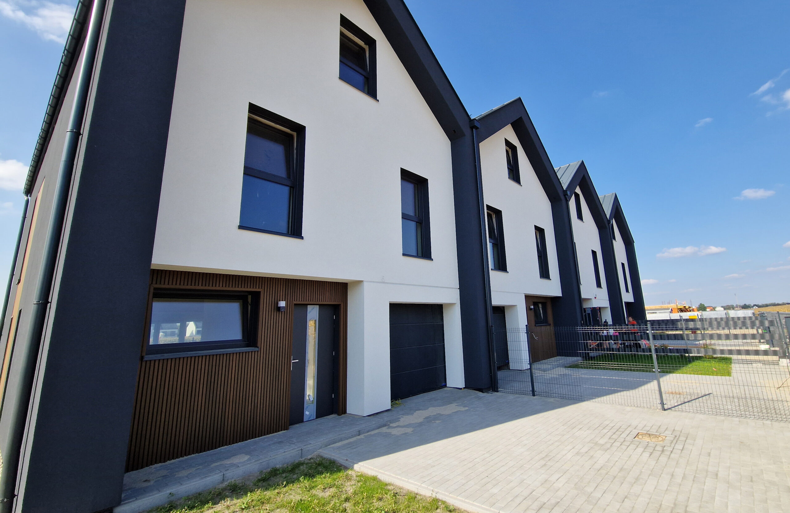 Legro-facade fs15-teak-Poland-Ożarów Mazowiecki-facade