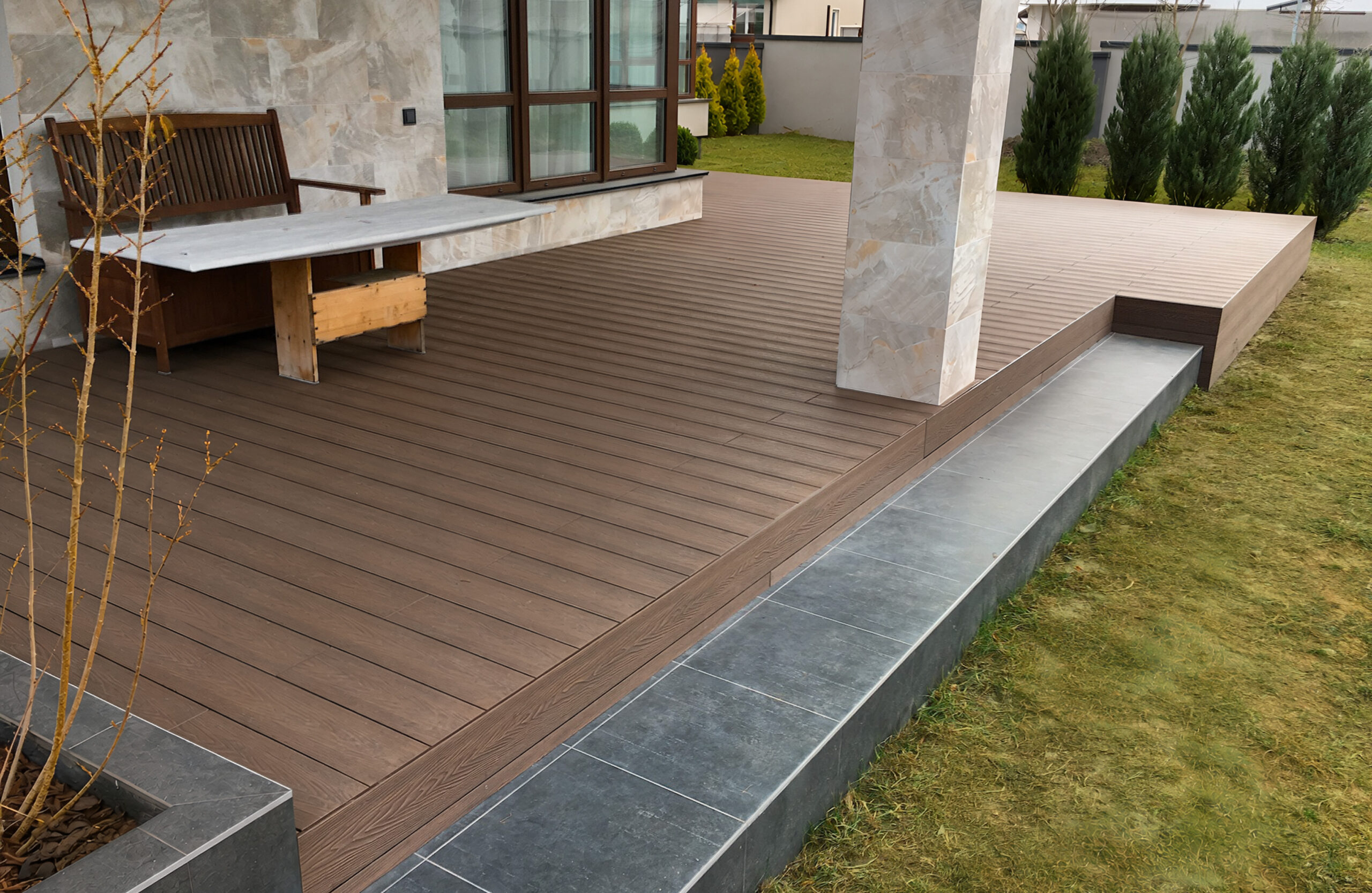 Bruggan Elegant Wine Brown composite terrace with wood-look decking and matching edge cladding