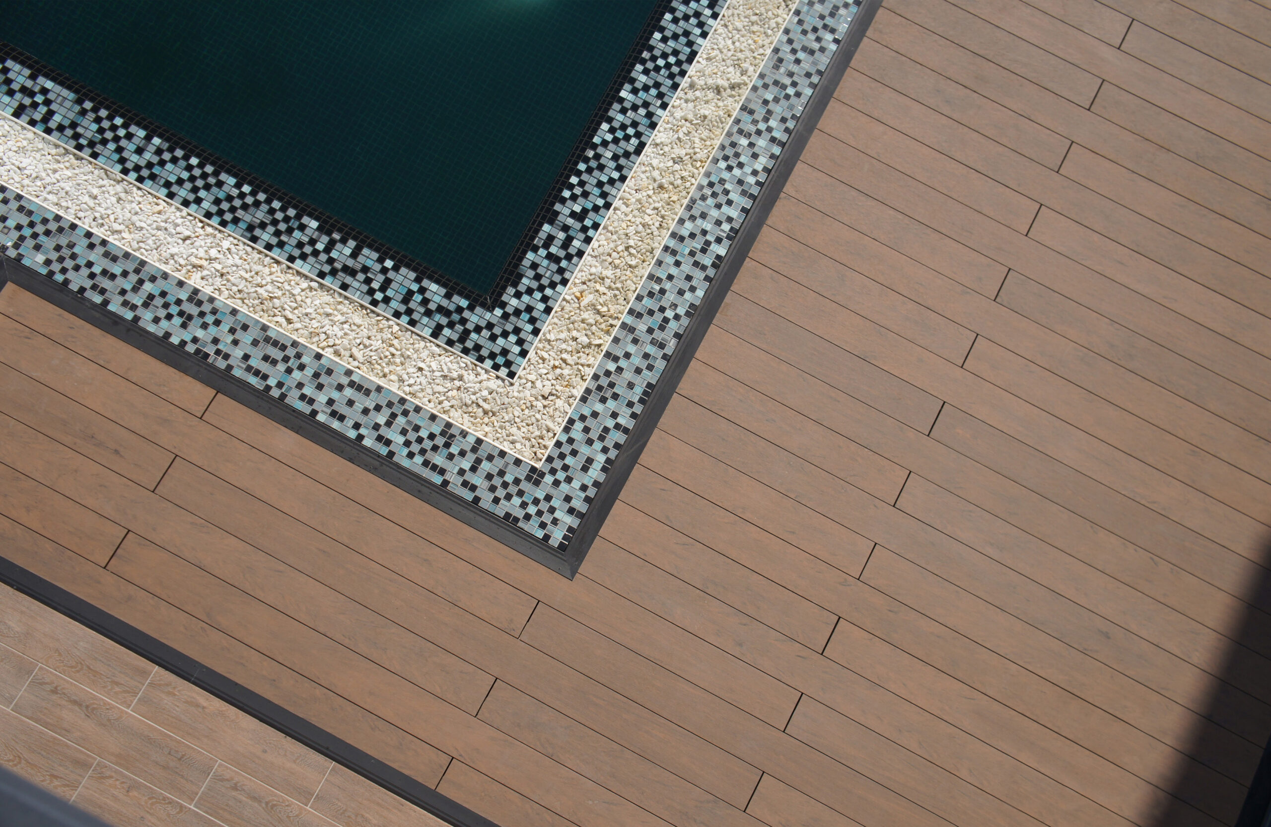Bruggan MultiColor-terrace-cedar-pool