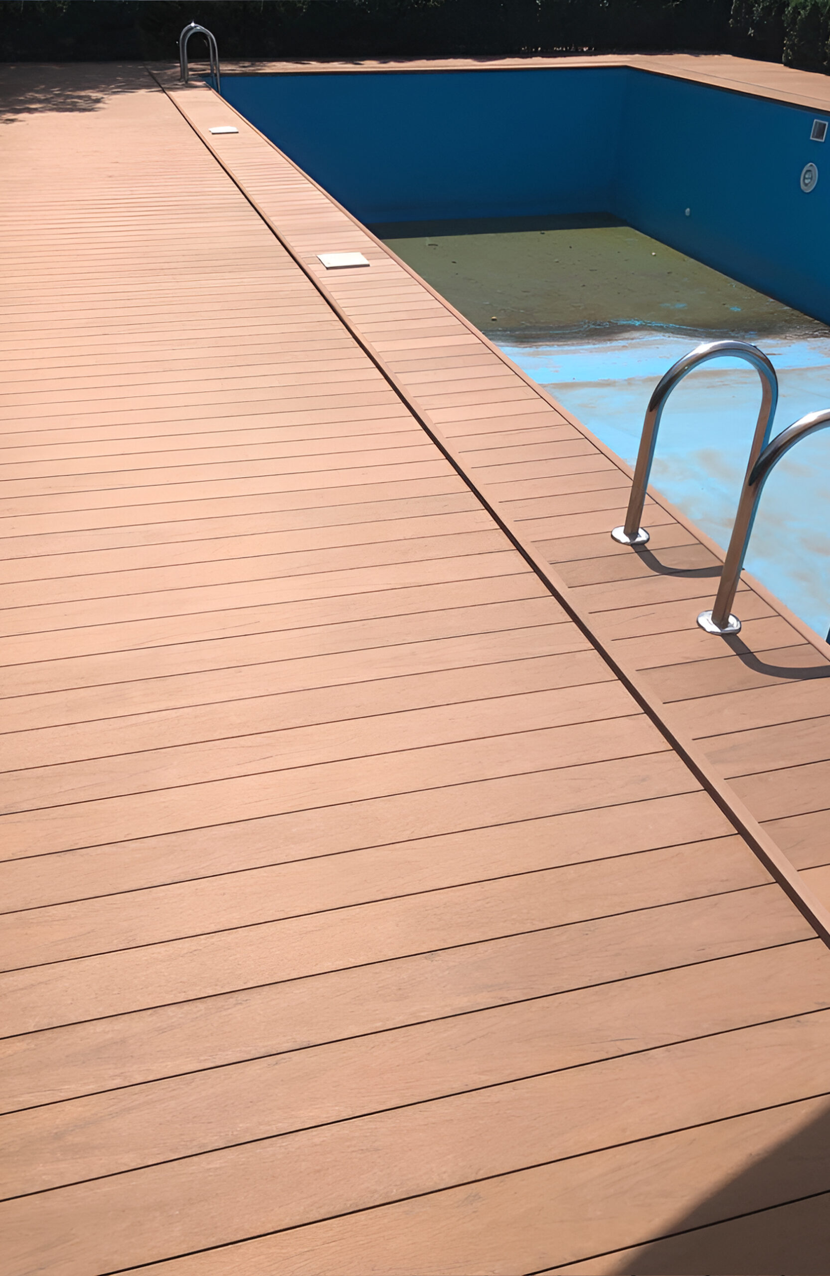 Bruggan Multicolor Cedar composite decking around an outdoor swimming pool