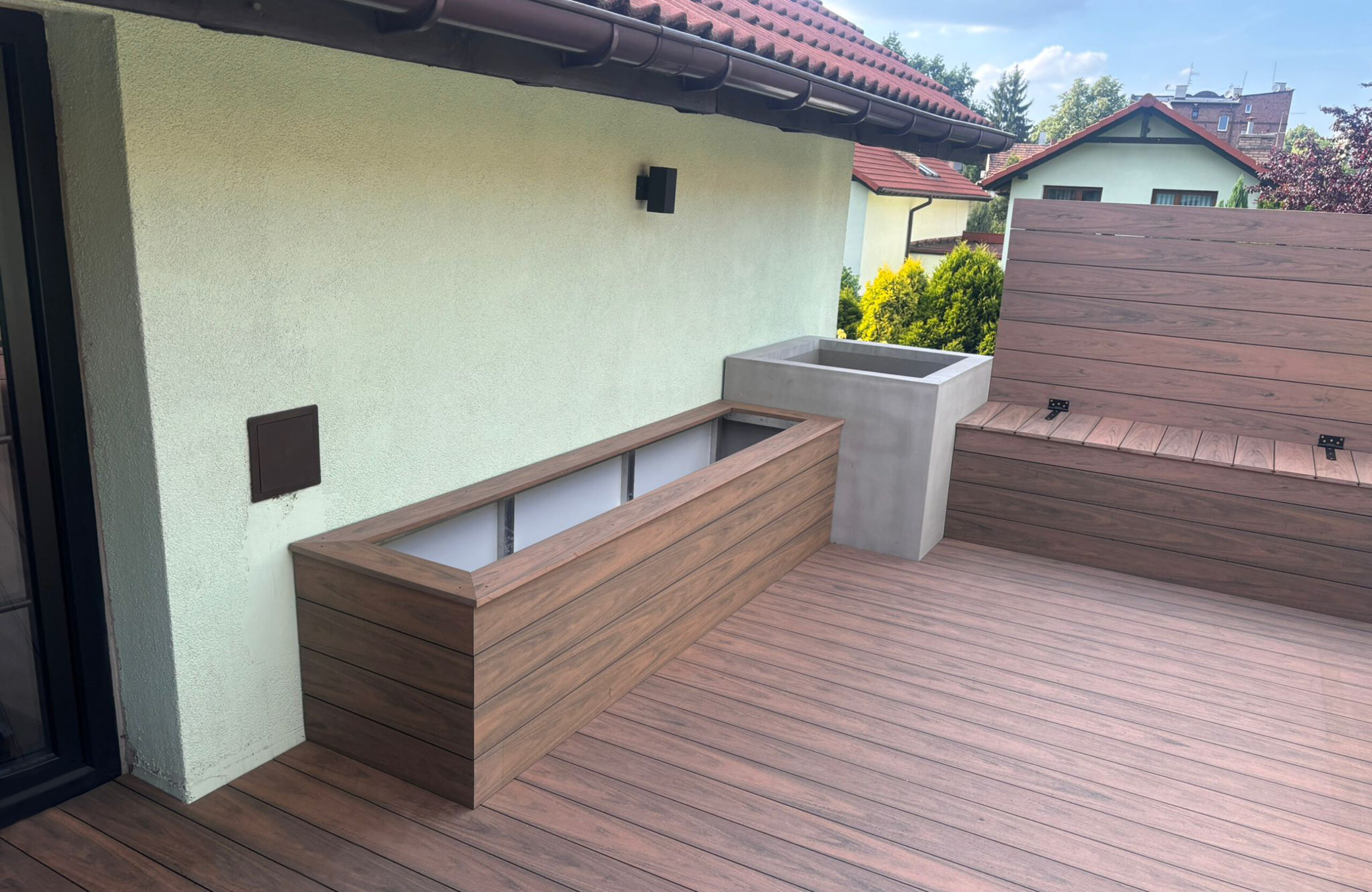 Modern terrace with Bruggan Multicolor Cedar decking, planters and built-in storage