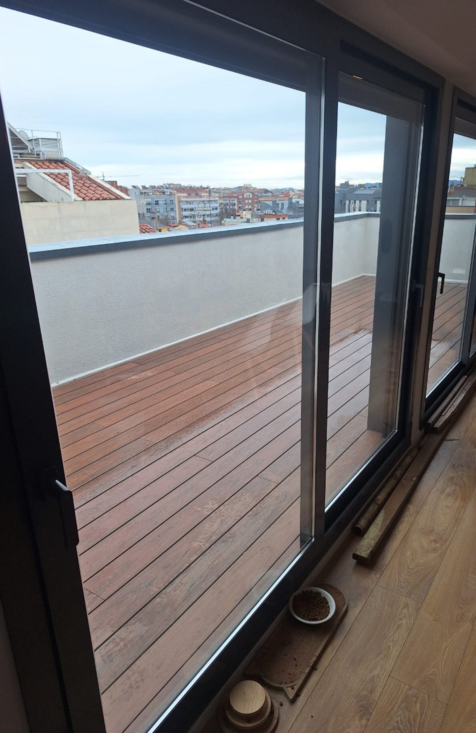 Bruggan Multicolor Cedar composite decking on a rooftop terrace with panoramic city views