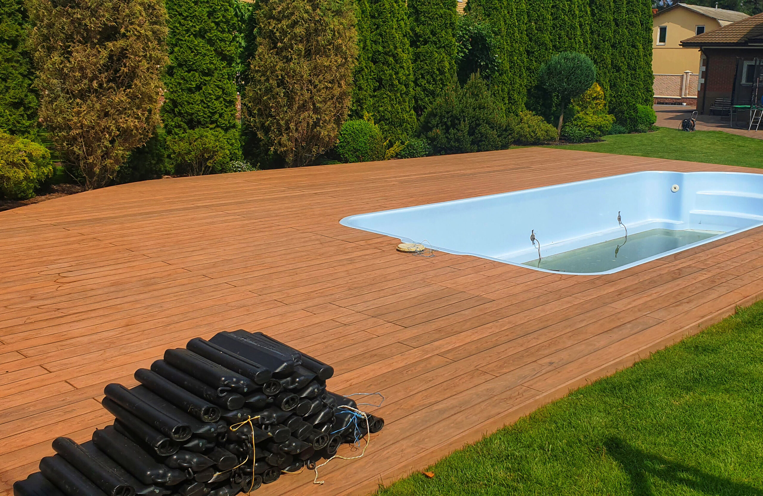 Spacious pool area finished with Bruggan Multicolor Cedar composite decking
