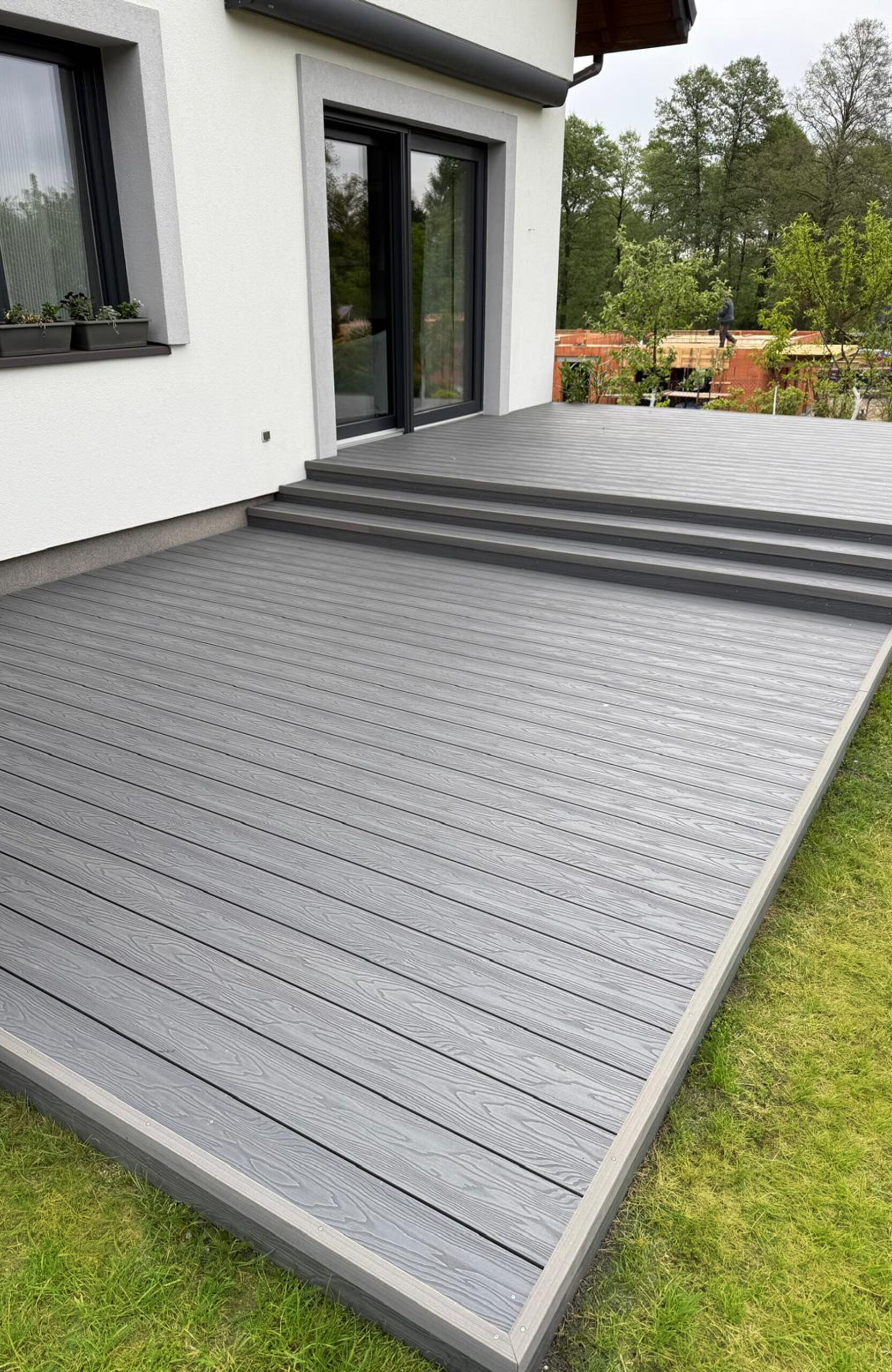 Modern two-level terrace made with Bruggan Elegant Graphite composite decking