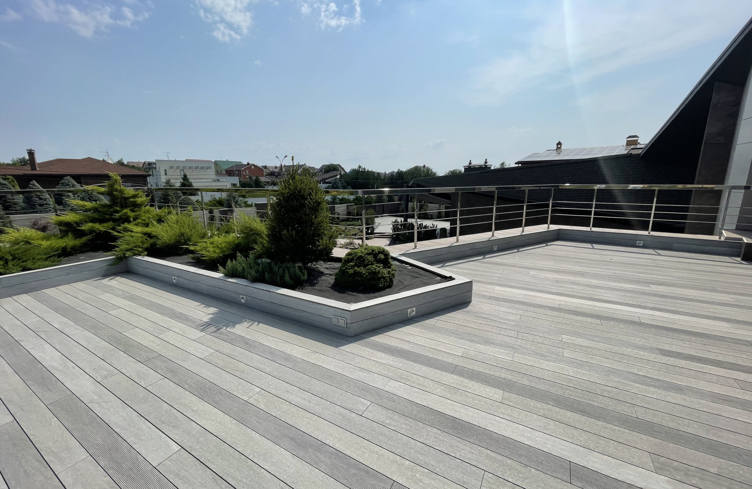 BRUGGAN MultiColor Grey composite decking on a spacious modern residential rooftop terrace