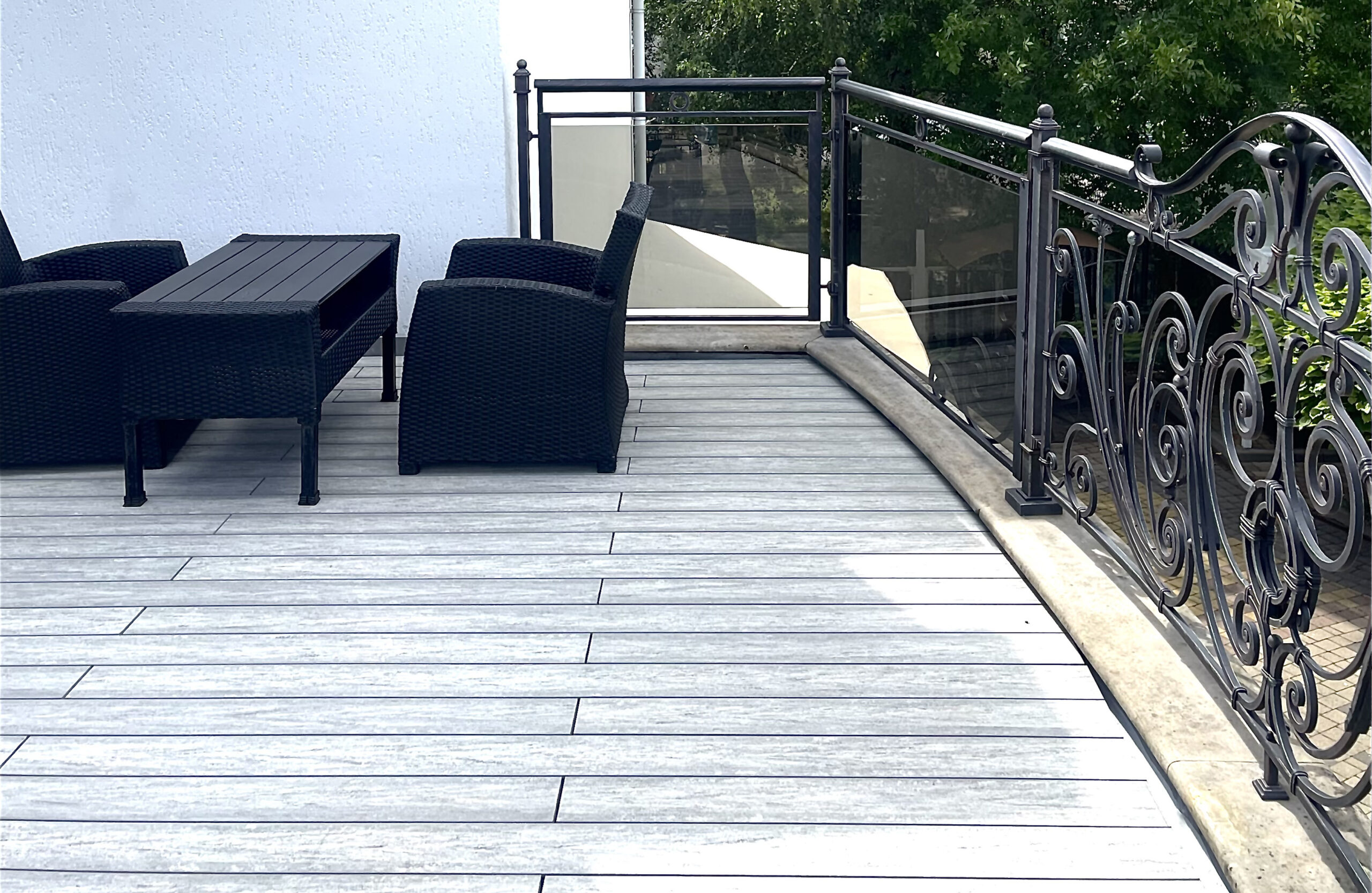 BRUGGAN MultiColor Grey composite decking on an outdoor restaurant terrace with panoramic city views