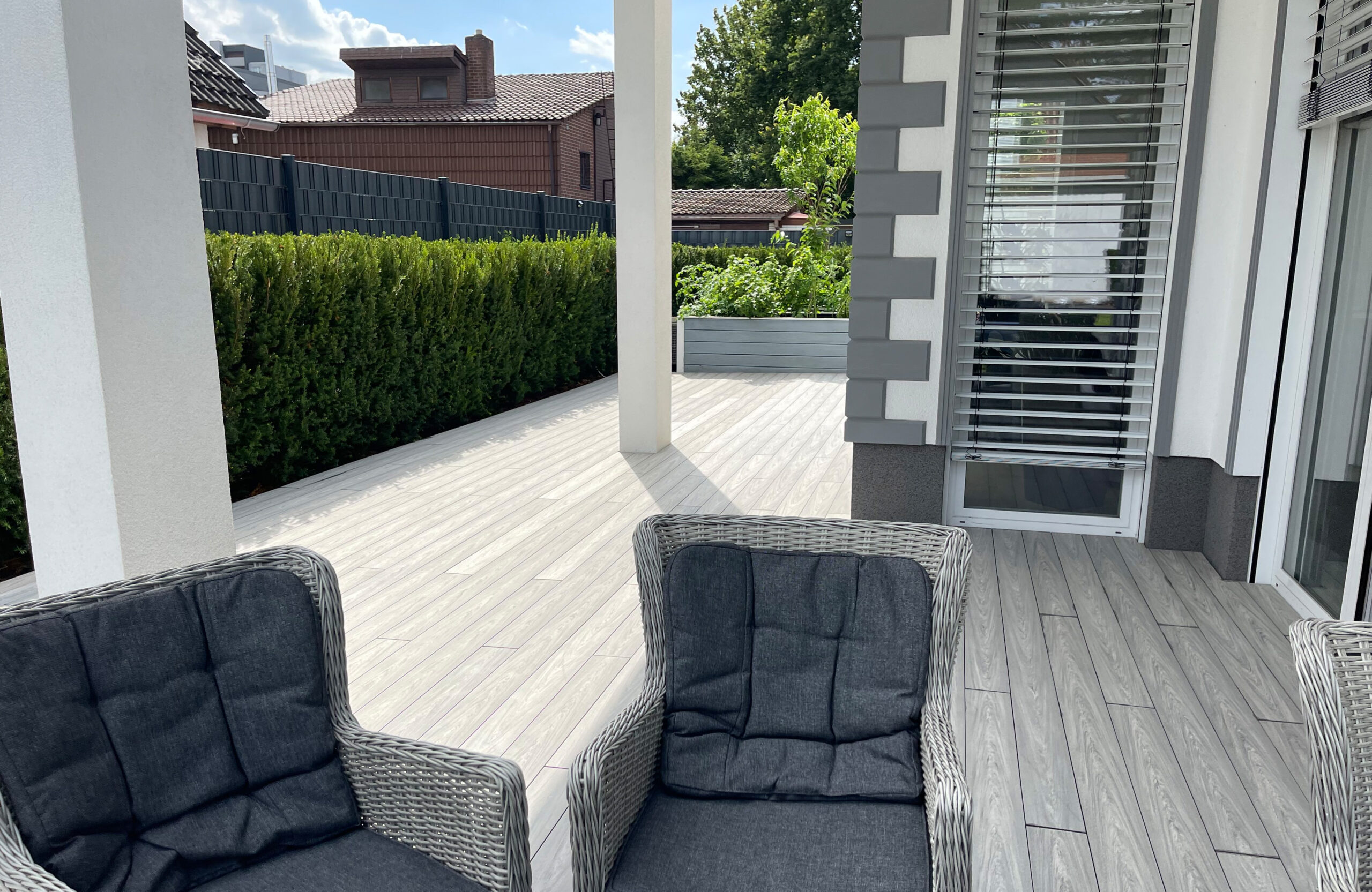 BRUGGAN Multicolor grey composite decking on a modern residential terrace with outdoor furniture