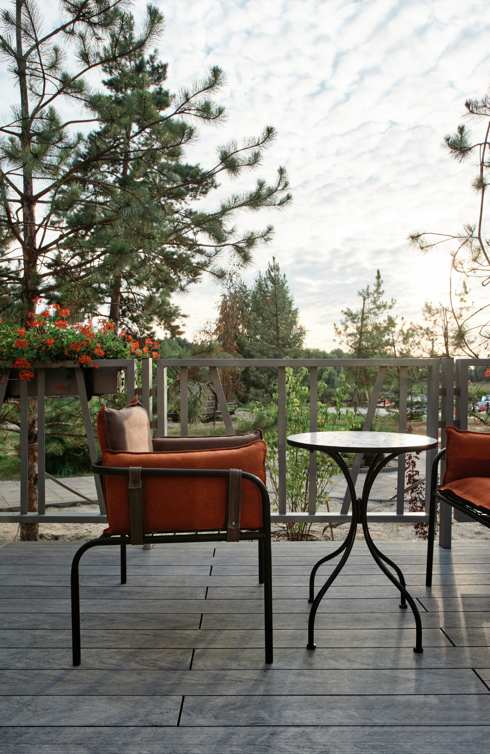 Grey BRUGGAN Multicolor composite decking on a modern outdoor terrace surrounded by pine trees