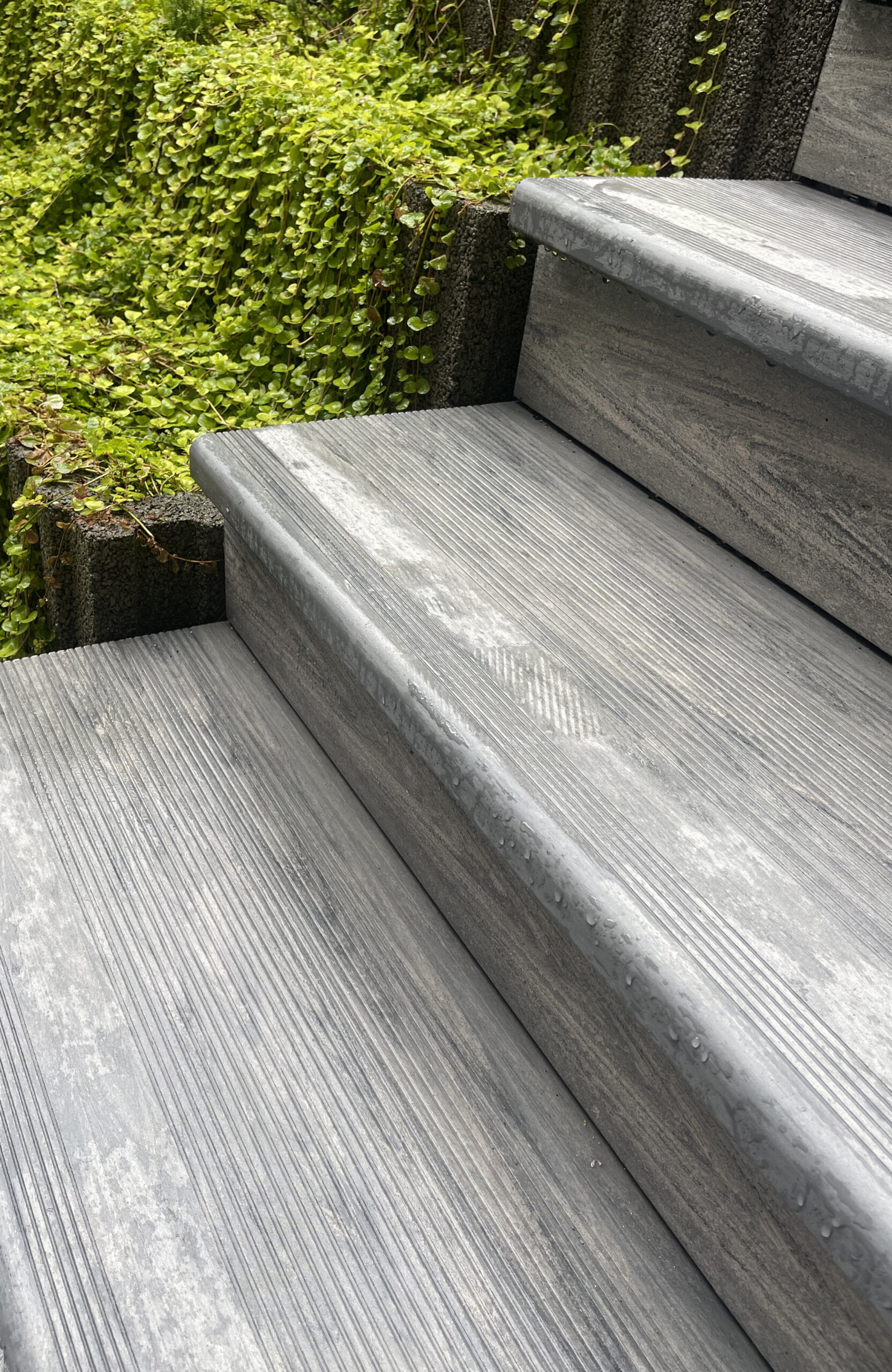 BRUGGAN MultiColor Grey composite decking and stairs in a modern landscaped residential terrace