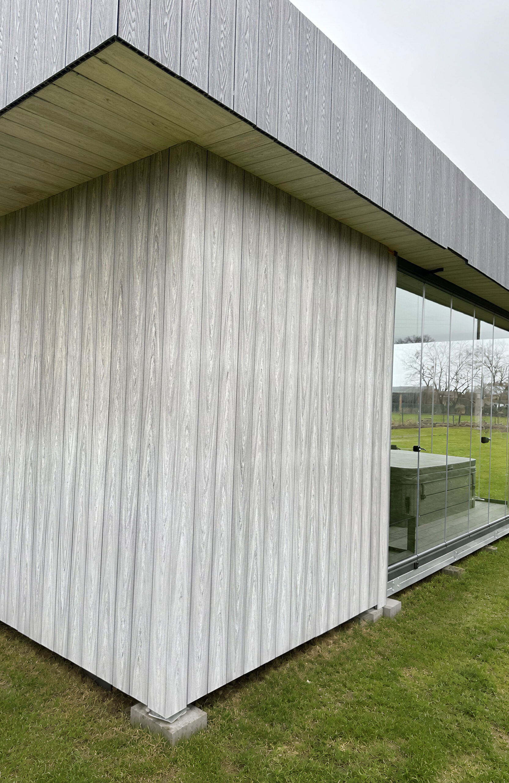 BRUGGAN Multicolor grey composite boards used for modern exterior wall and roof cladding