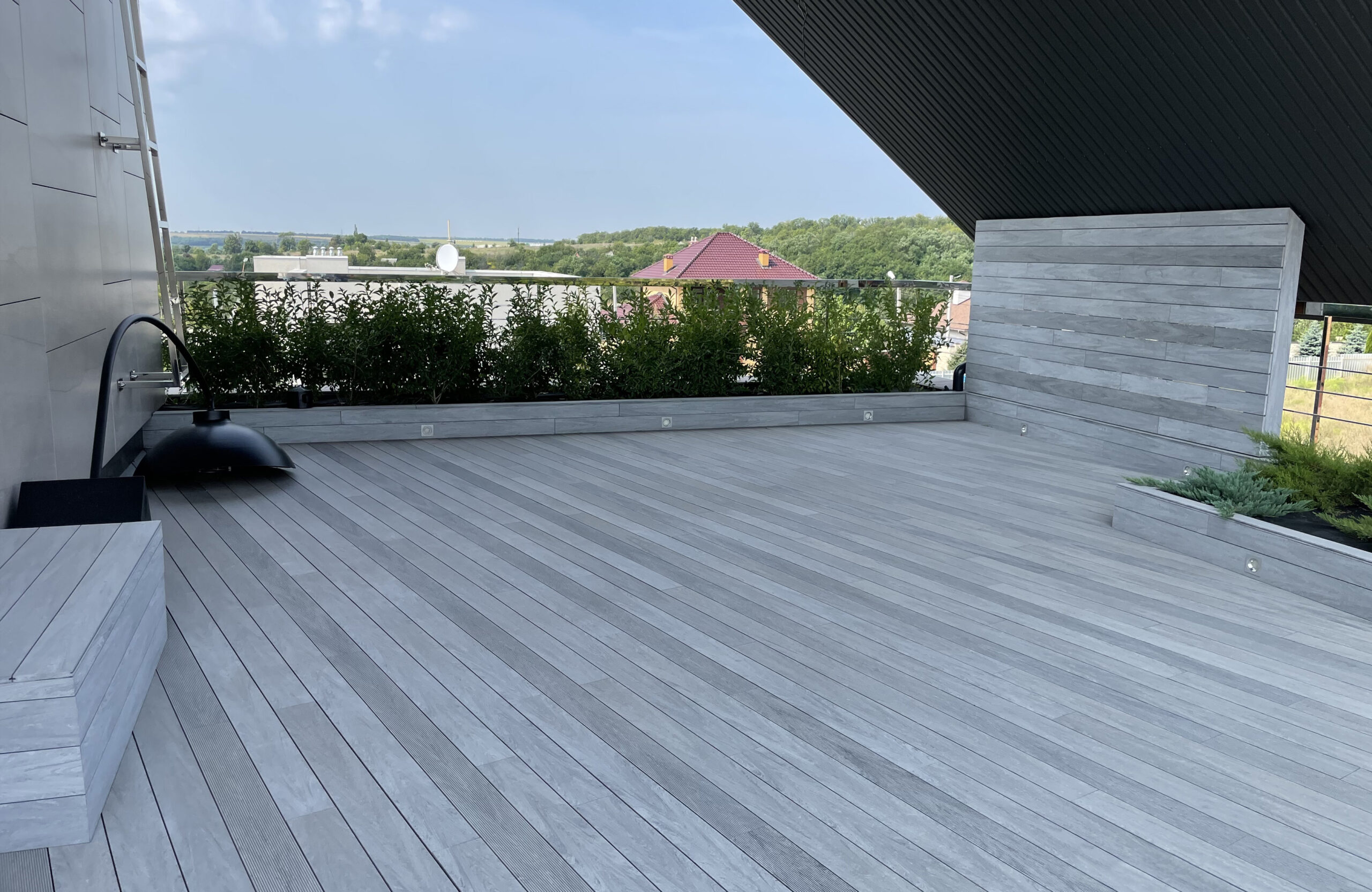 BRUGGAN MultiColor Grey composite decking on a spacious modern residential rooftop terrace