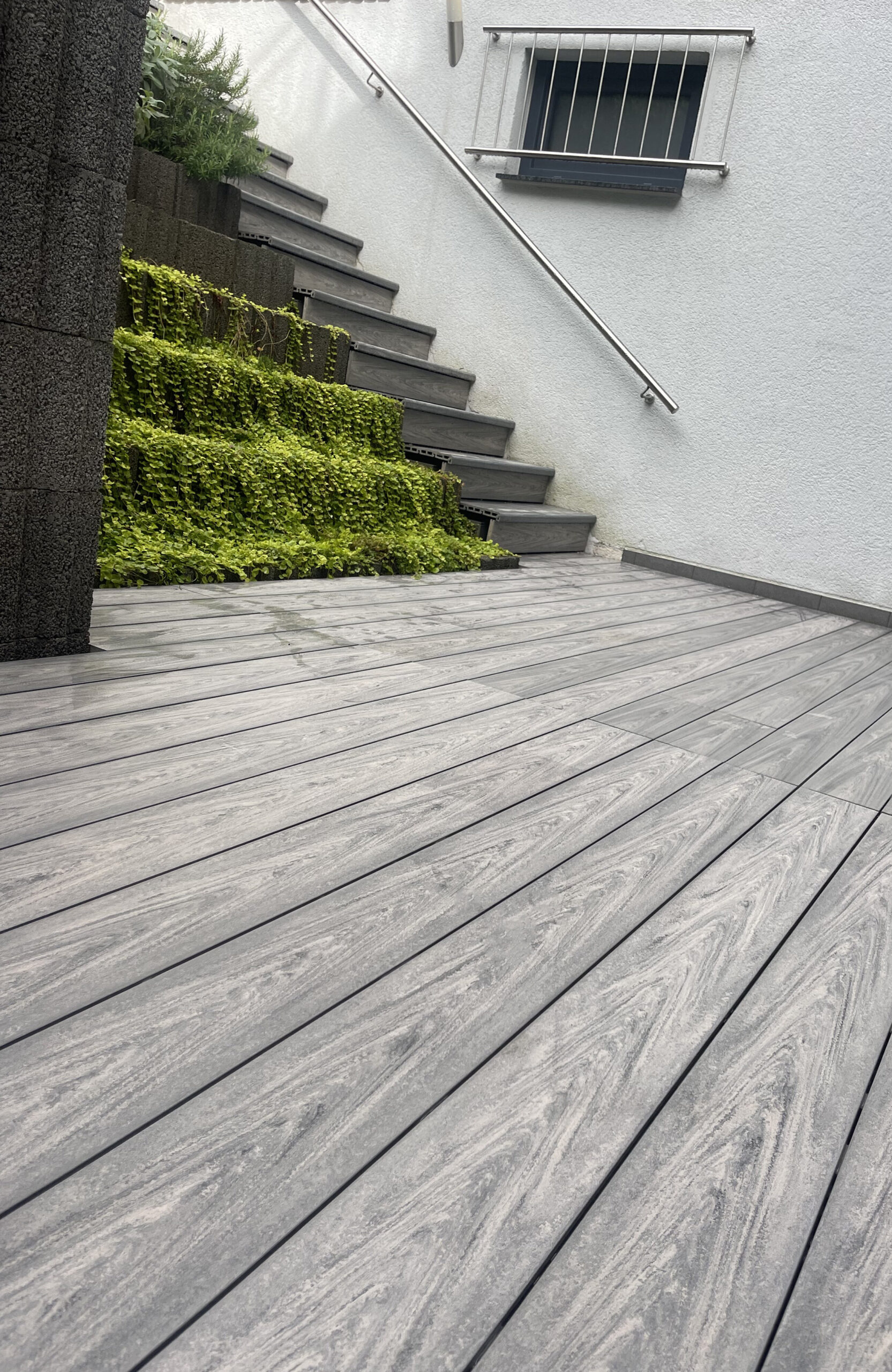 BRUGGAN MultiColor Grey composite decking and stairs in a modern landscaped residential terrace