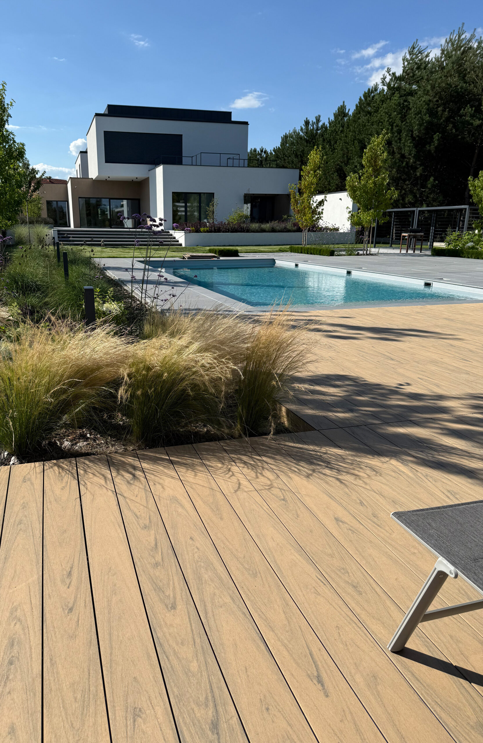 Modern outdoor terrace and pool area finished with BRUGGAN Multicolor sand decking
