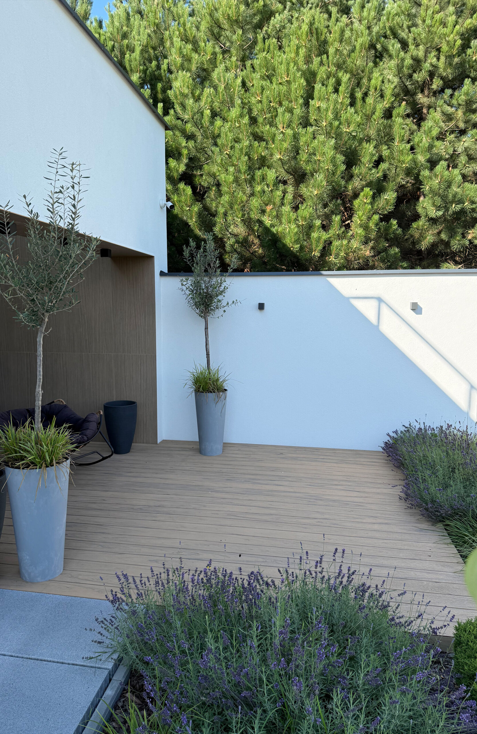 Modern outdoor terrace and pool area finished with BRUGGAN Multicolor sand decking