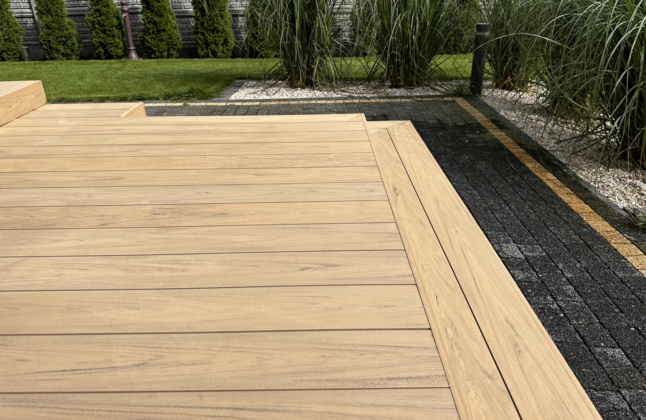 Modern garden terrace finished with BRUGGAN Multicolor composite decking in sand color