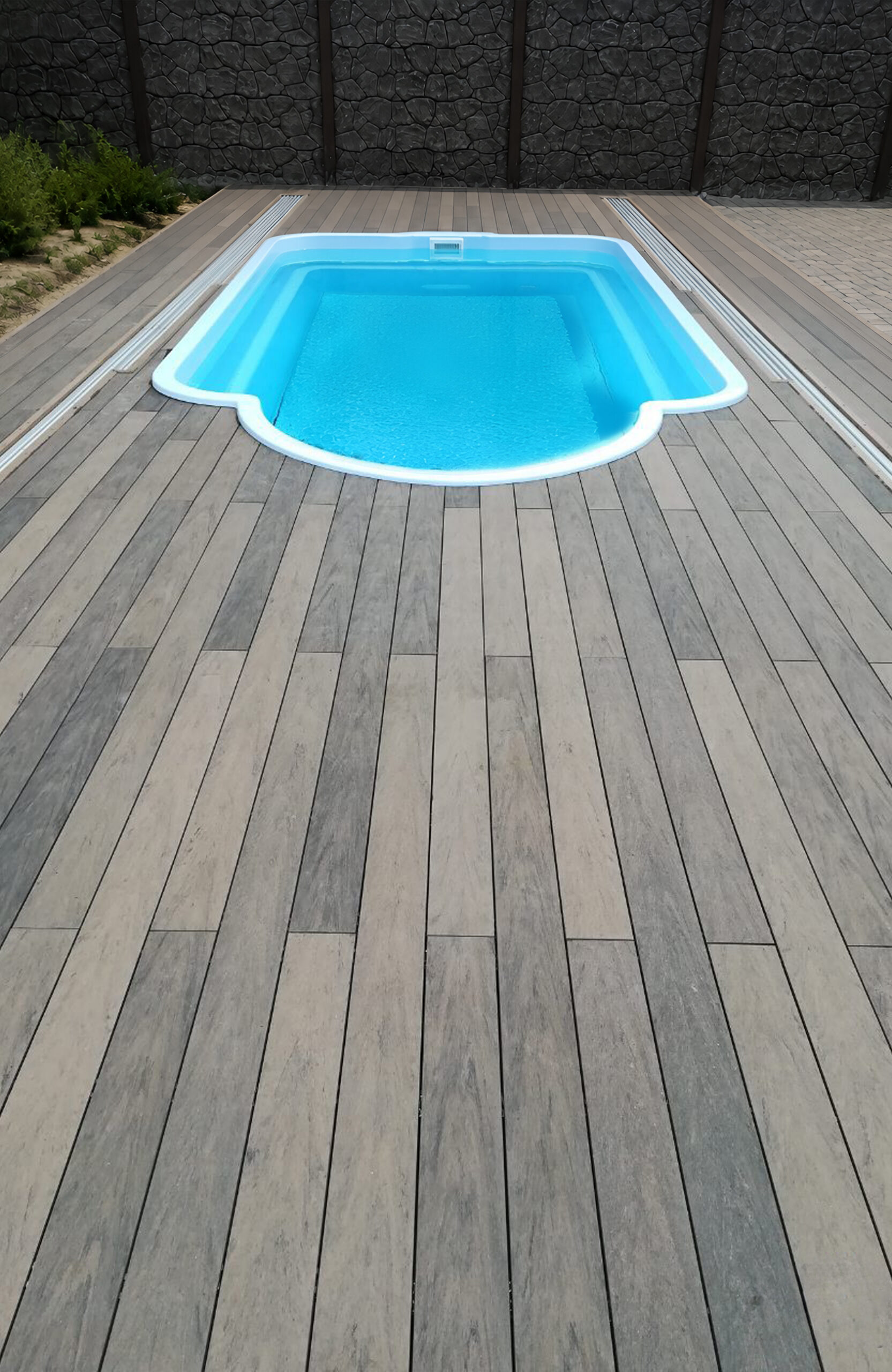 Swimming pool terrace with BRUGGAN Multicolor Wenge composite decking