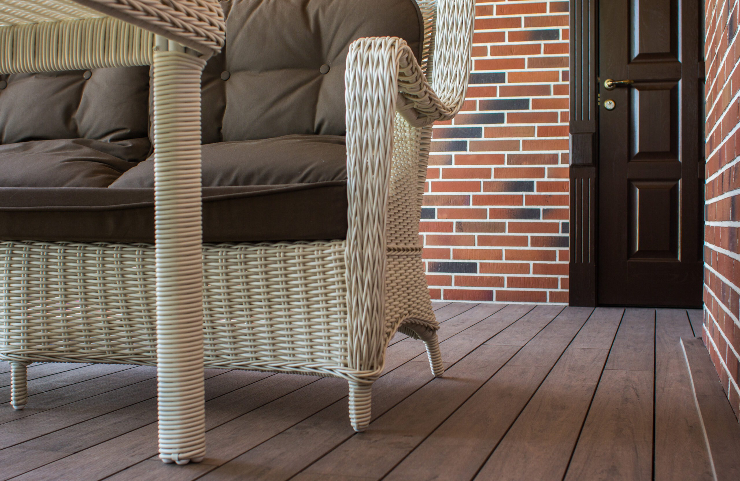 BRUGGAN Multicolor Wenge terrace boards with natural wood texture and wicker furniture