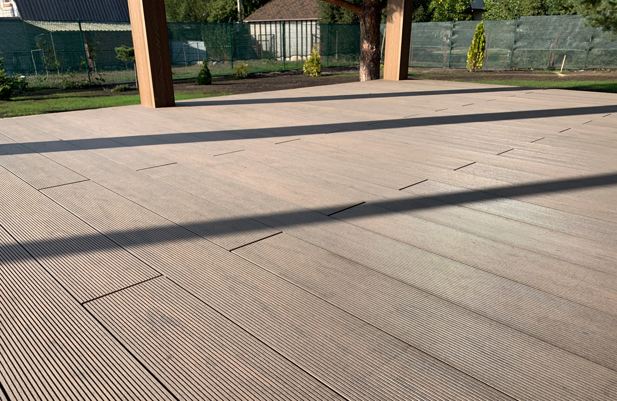 BRUGGAN Multicolor Wenge composite decking on a spacious garden terrace