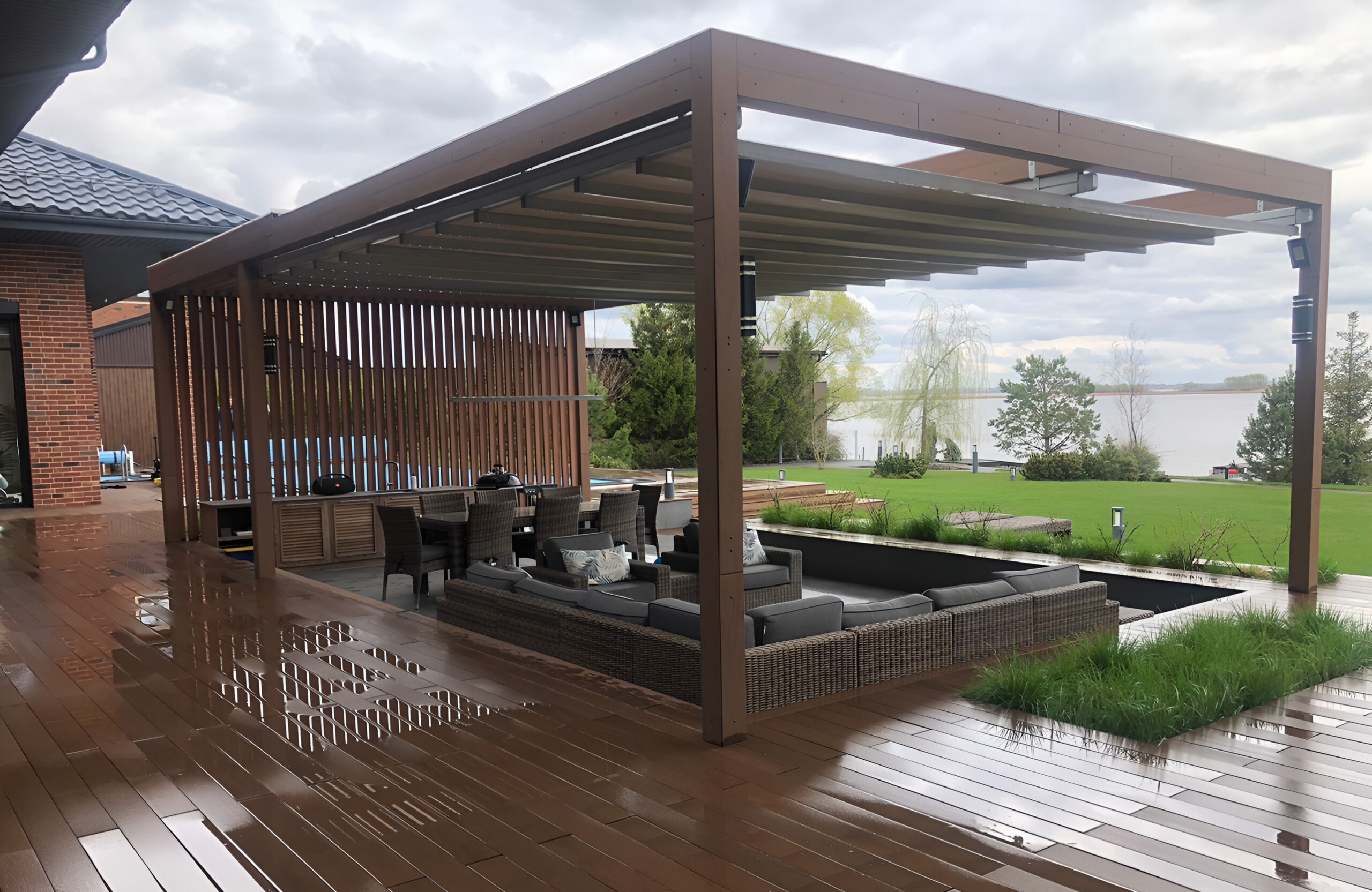 BRUGGAN Multicolor Wenge deck with pergola, steps and garden landscaping