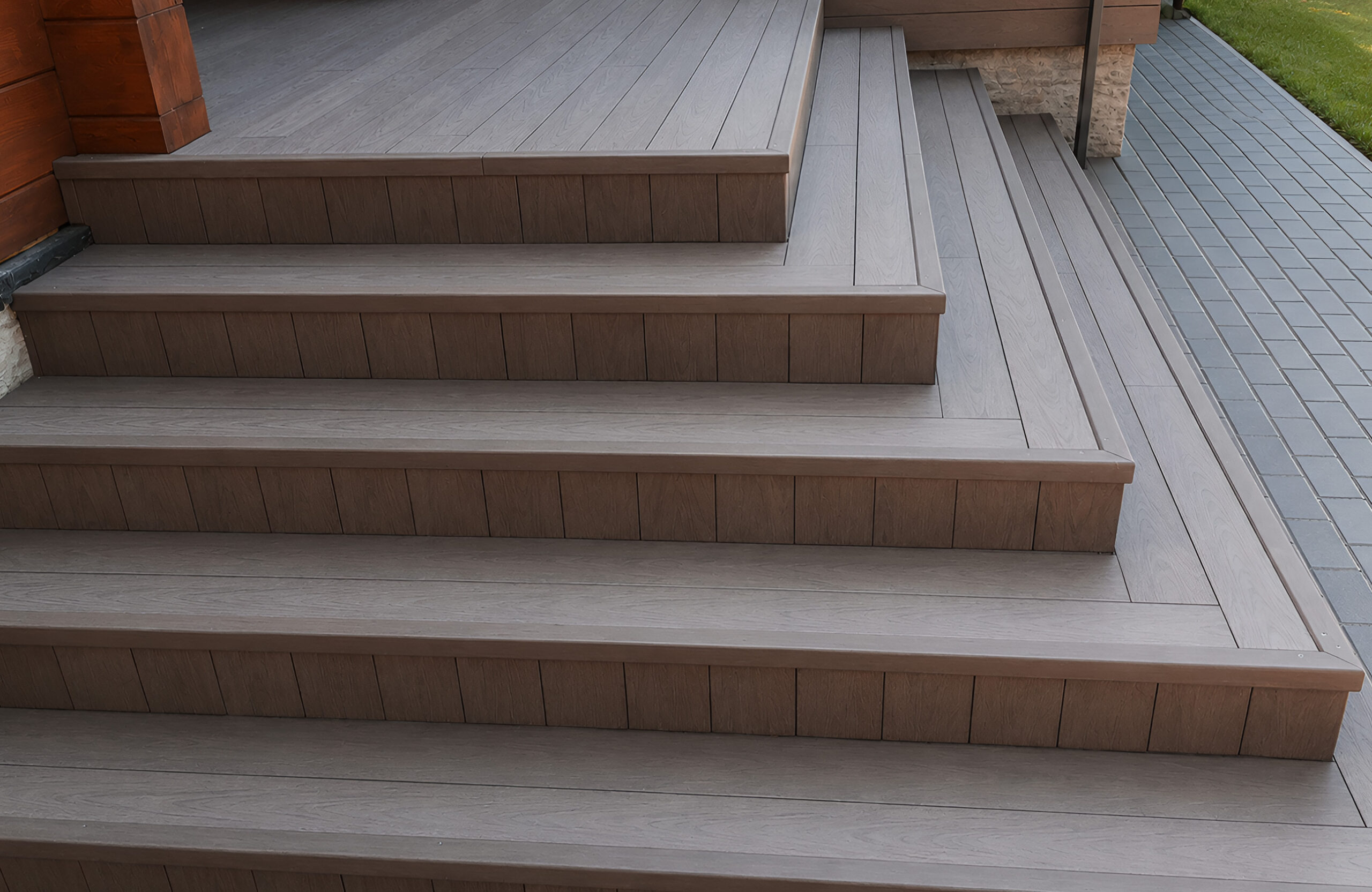 Outdoor terrace and steps finished with BRUGGAN Multicolor Wenge composite decking