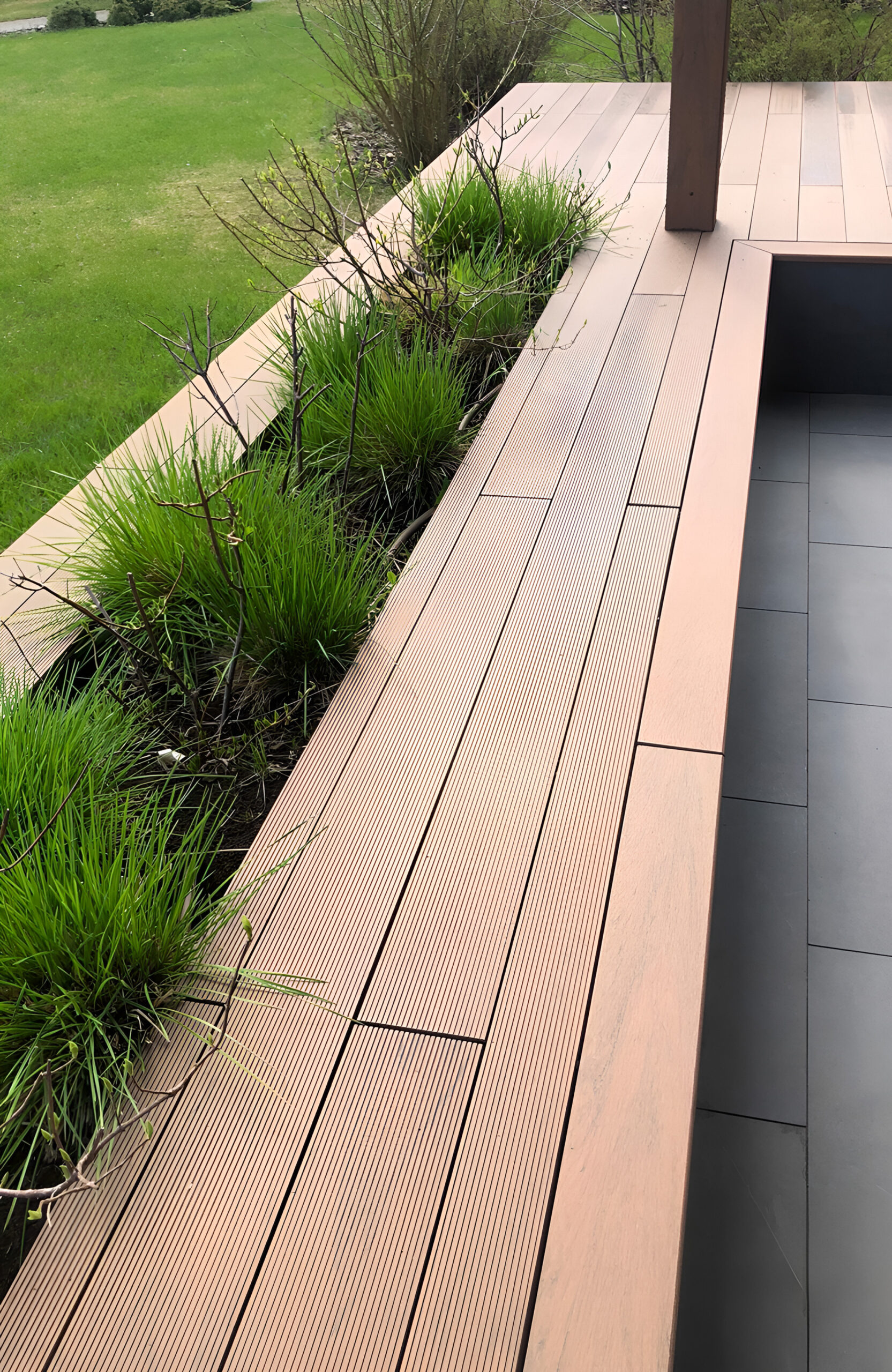 BRUGGAN Multicolor Wenge deck with pergola, steps and garden landscaping