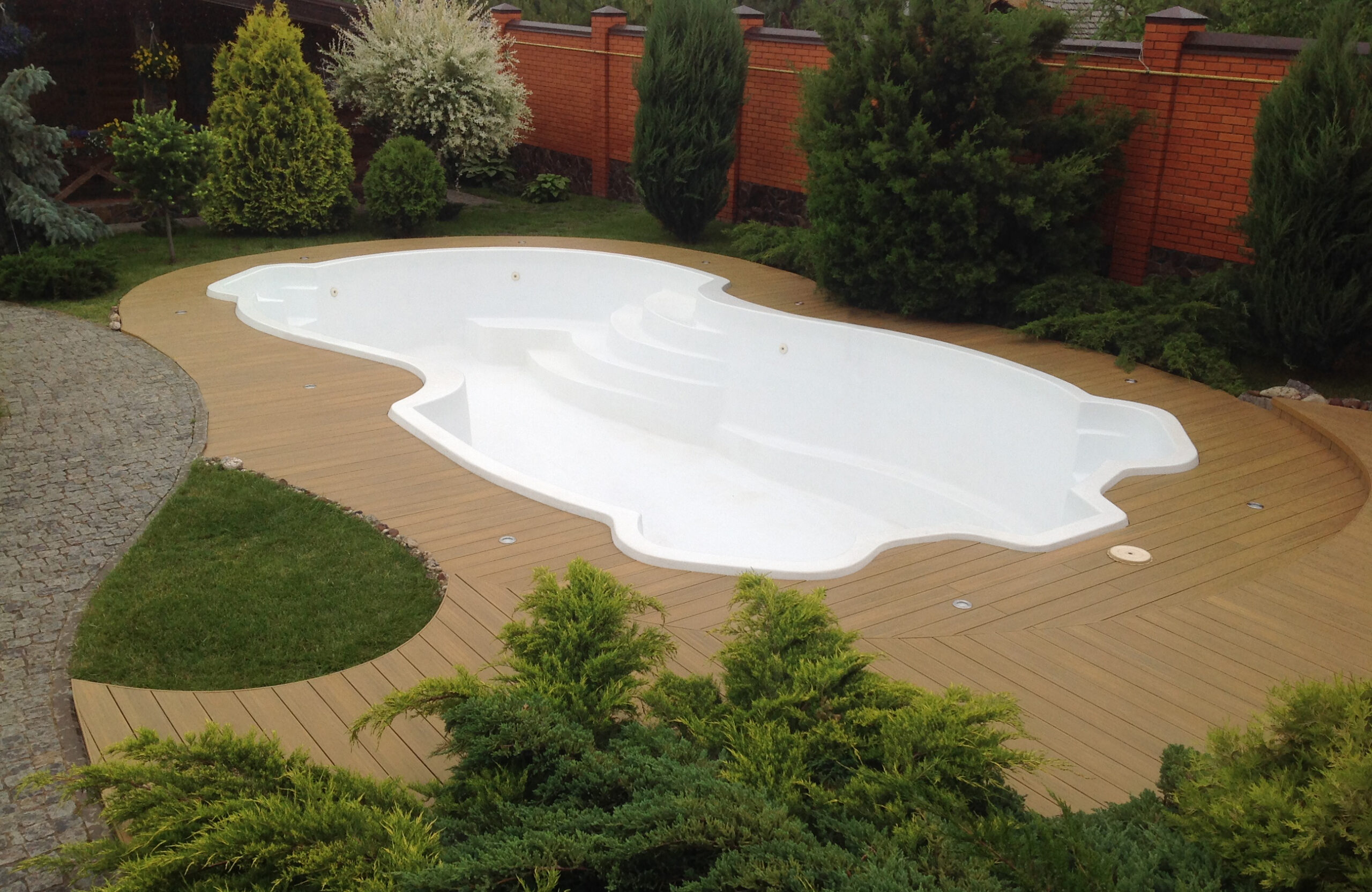Legro-terrace-maple-pool