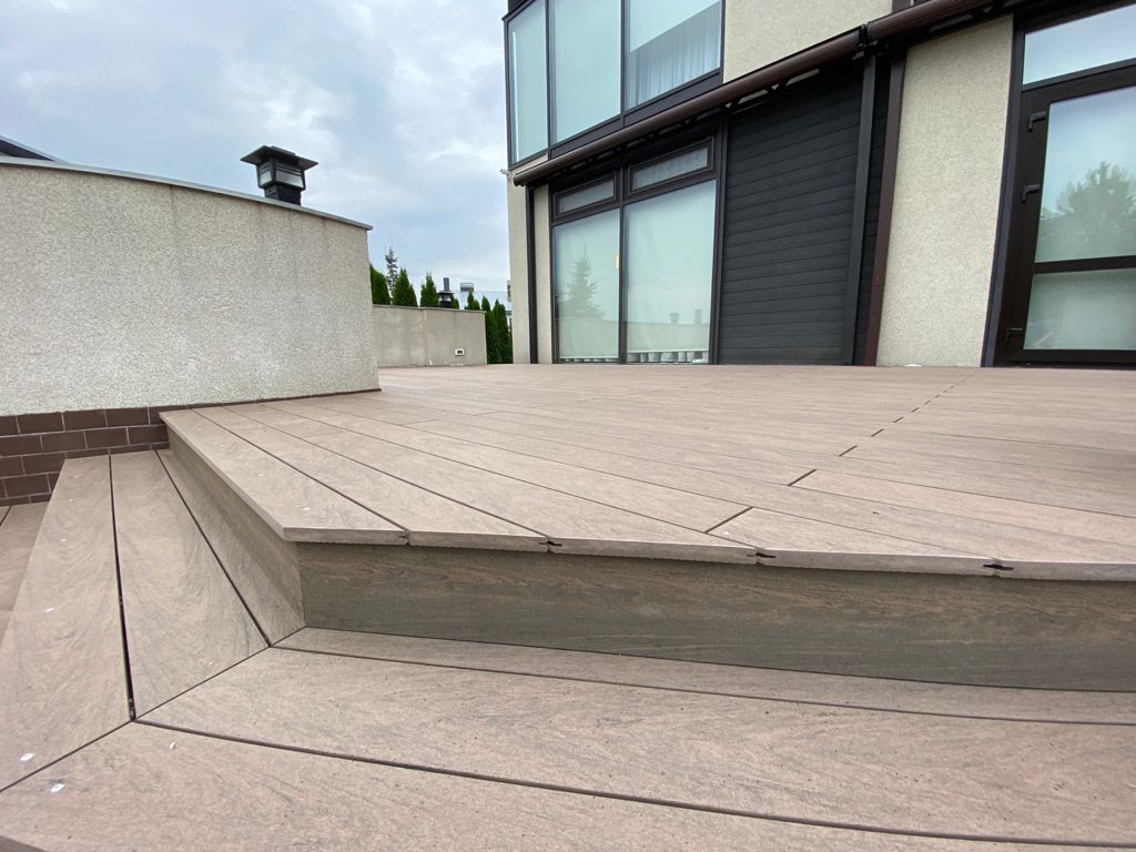BRUGGAN Multicolor Wenge composite deck with integrated steps