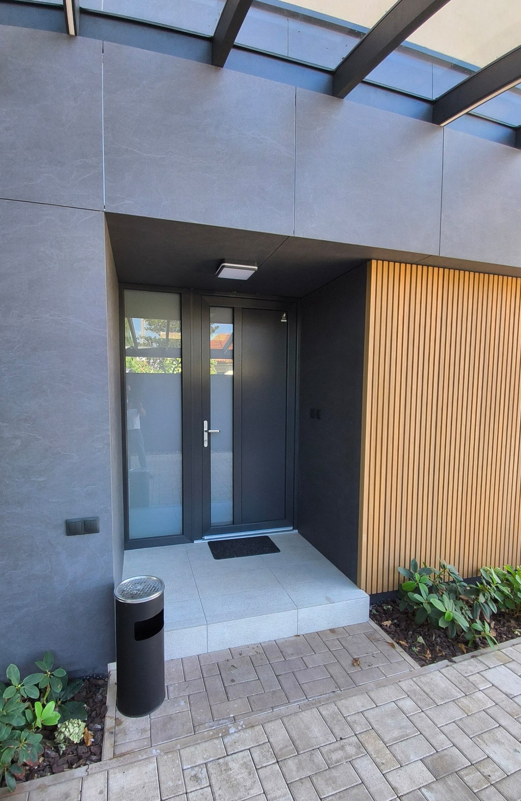 Side view of a modern residential building featuring LEGRO FS15 Maple facade panels in Bratislava, Slovakia
